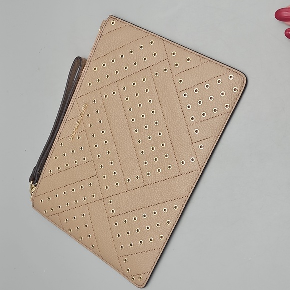 Michael Kors Bags Michael Kors Jet Set Travel XL Clutch - Picture 15 of 15